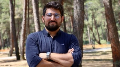 15 Temmuz gazisi v&uuml;cudundaki 20 şarapnel par&ccedil;asıyla yaşıyor