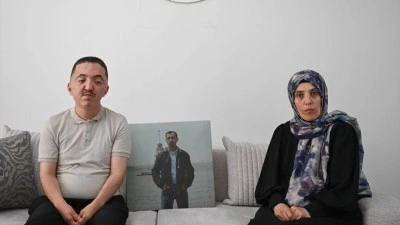 15 Temmuz şehidinin eşi ve oğlu, 10 yıldır acıyla gururu birlikte yaşıyor