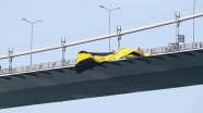 15 Temmuz Şehitler Köprüsü'ndeki Fenerbahçe bayrağı yakıldı