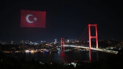 15 Temmuz Şehitler K&ouml;pr&uuml;s&uuml; semalarında dronlarla ışık g&ouml;sterisi yapıldı