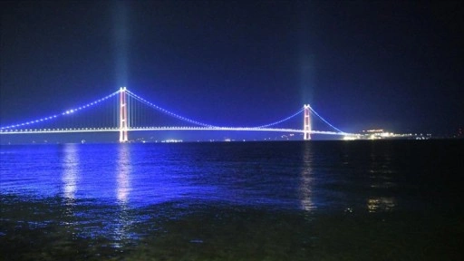 1915 Çanakkale Köprüsü Dünya Diyabet Günü nedeniyle maviye büründü