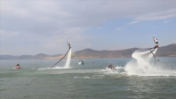 2 bin 241 rakımlı Balık Gölü su sporları meraklılarını ağırlıyor