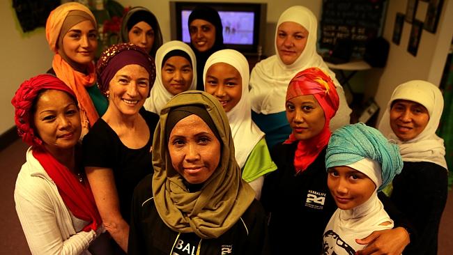 Avustralya'da Müslümanlara destek kampanyası başlatıldı: 'Tak başının örtüsünü, ben seninle yürüyeceğim'