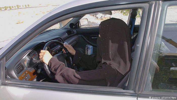 Mısır'da darbe ve katliama kör kalanlara 'İki Suudi kadın sürücü' dert oldu!
