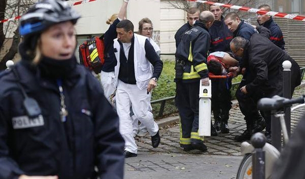 Paris'te sivri dilli dergiye saldırı: 12 ölü