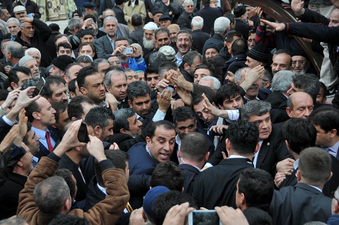 Ahmedinejad, Erbakan için geldi Bursa'da izdiham oldu!