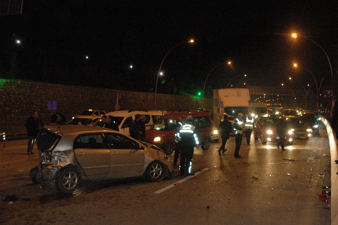 Freni boşalan kamyon 13 otomobili biçti