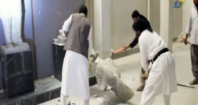 IŞİD, arkeoloji müzesini talan etti