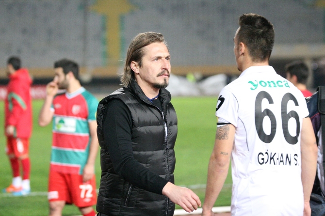 Karşıyaka, Manisa'dan 3 puanı 3 golle aldı