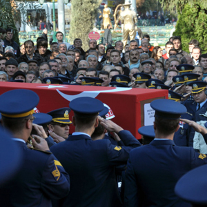 Şehit Pilot Mustafa Delikanlı gözyaşları içinde toprağa verildi