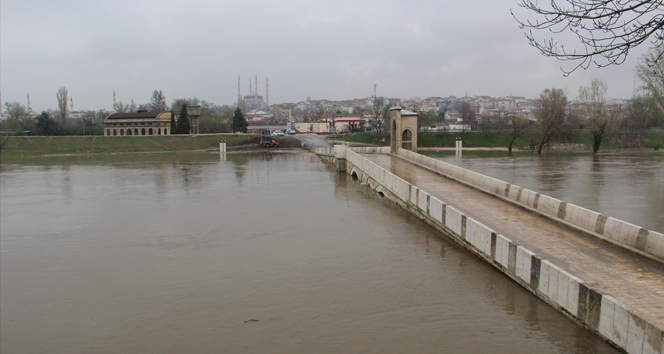 Edirne'de nehirler yine korkutuyor