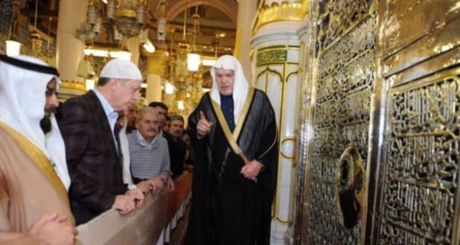 Erdoğan, Hazreti Peygamber’in kabri başında dua etti