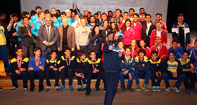 Haliç’te kürek yarışlarının galibi Kadir Has Üniversitesi