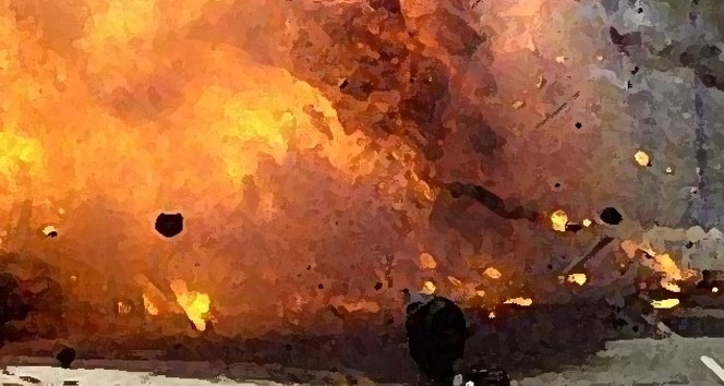 Koalisyon uçakları Türkiye sınırındaki petrol rafinerisini bombaladı