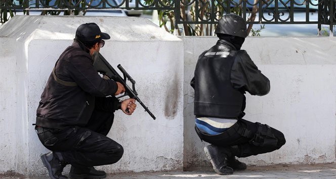 Tunus'ta müze baskını: 8 turist öldürüldü