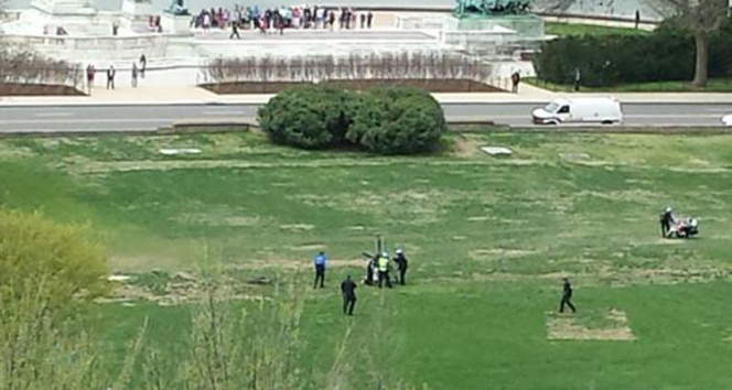 ABD Kongresi binasının bahçesine helikopterle izinsiz indi