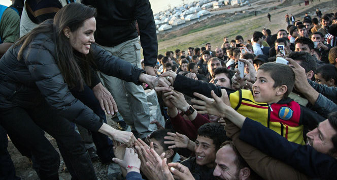 Angelina Jolie 7. kez anne oluyor