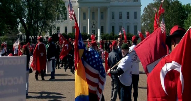 Beyaz Saray önünde soykırım iddialarına Türk bayraklı protesto