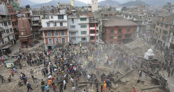 Deprem sonrası Nepal'de toprak kayması: 250 kayıp