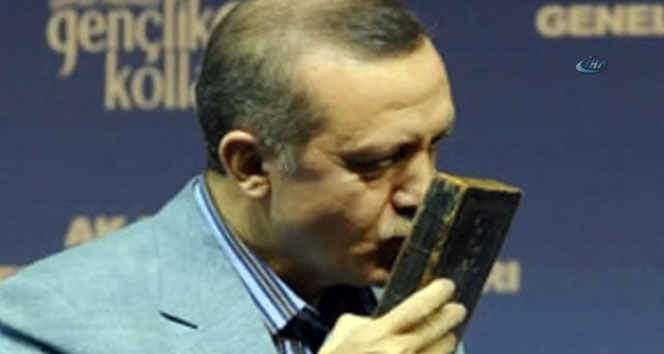 Erdoğan, Şehit Savcı Kiraz için Kur'an-ı Kerim Okudu