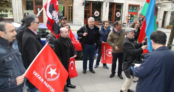 İsveç’teki Türkler sözde soykırım tasarısını protesto etti