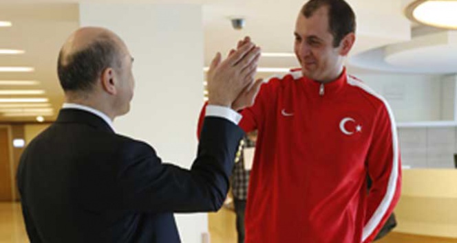 Mehmet Kahyaoğlu, parkinson hastalığından beyin piliyle kurtuldu