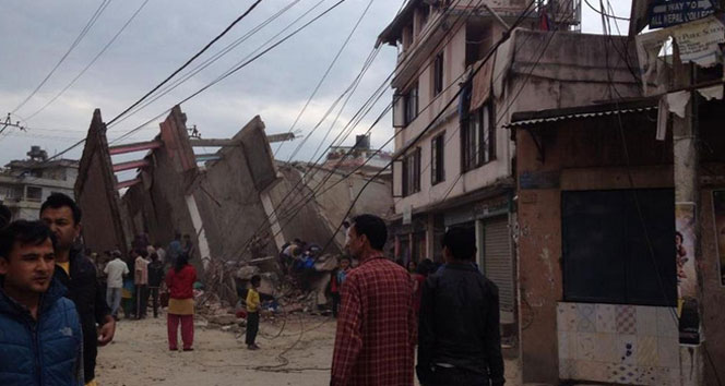 Nepal'de büyük deprem
