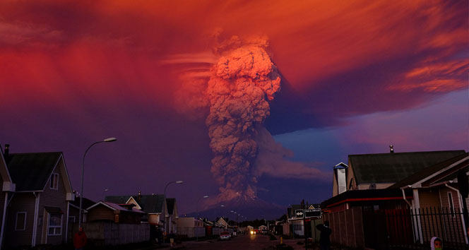 Şili’de yanardağ 43 yıl sonra faaliyete geçti