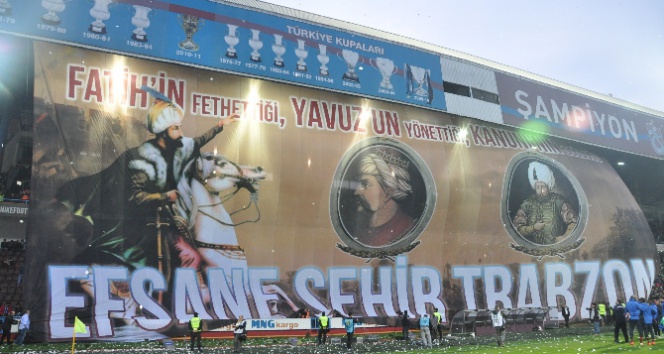 Trabzonspor maçındaki dev pankartta inanılmaz hata