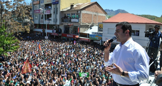 Demirtaş'tan tehdit gibi açıklama: En başta Davutoğlu gidecek