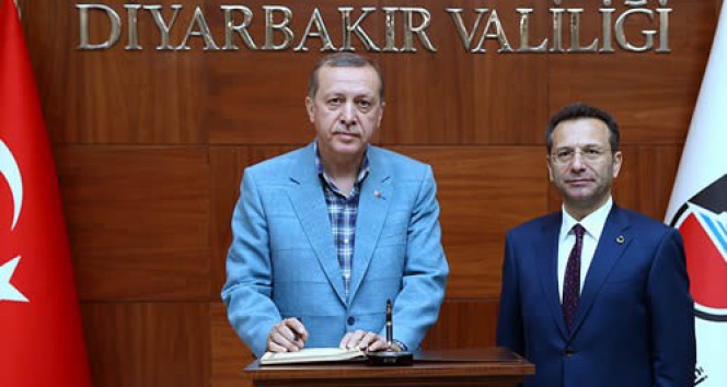 Erdoğan, Diyarbakır Valiliği’ni ziyaret etti