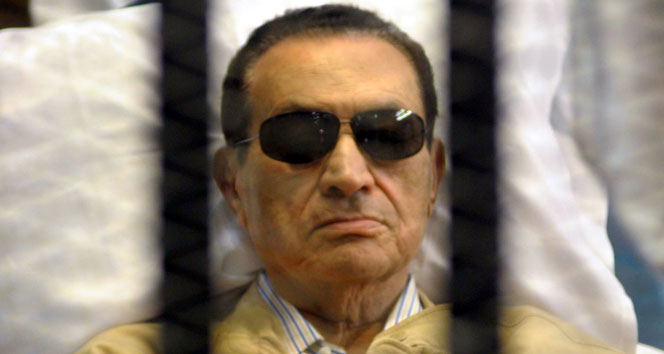Hüsnü Mübarek'e 3 yıl hapis cezası