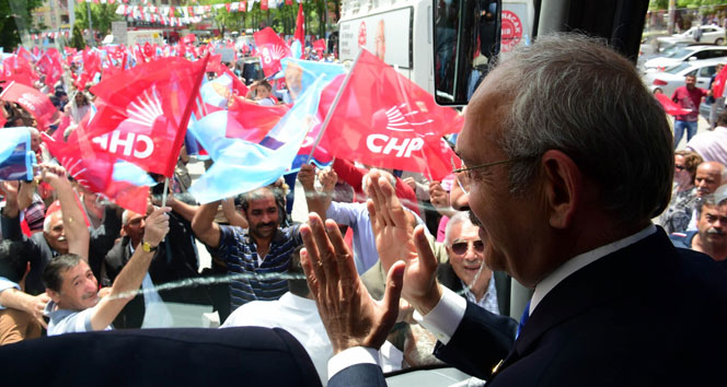 Kılıçdaroğlu Başbakan'ın geçmesini bekledi
