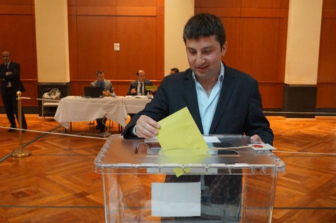 Okyanus Ötesi’nde Türkiyeli seçmenler oy kullanmaya başladı