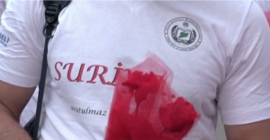 Duygu yüklü 1000 karanfil ve Suriyeli öğrencilerden ağlatan teşekkür