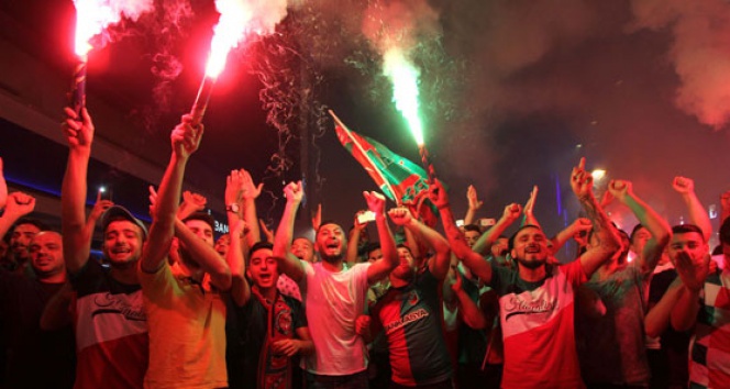 Karşıyaka'da şampiyona coşkulu kutlama