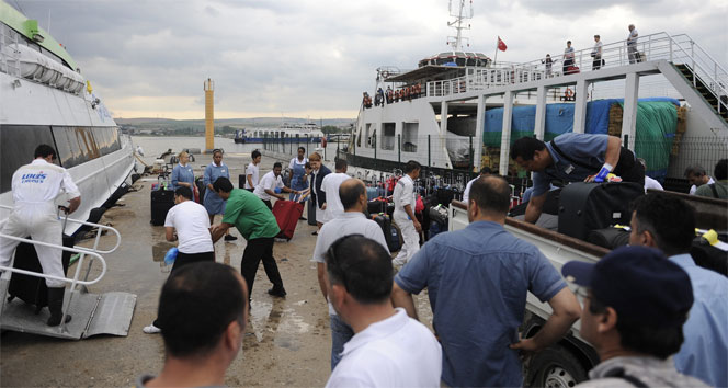 Kaza yapan gemideki yolculara tahliye