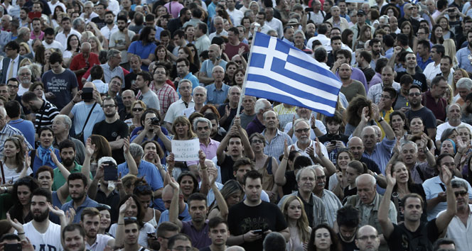 Yunanistan IMF’ye bugün ödeme yapmazsa dibi görecek