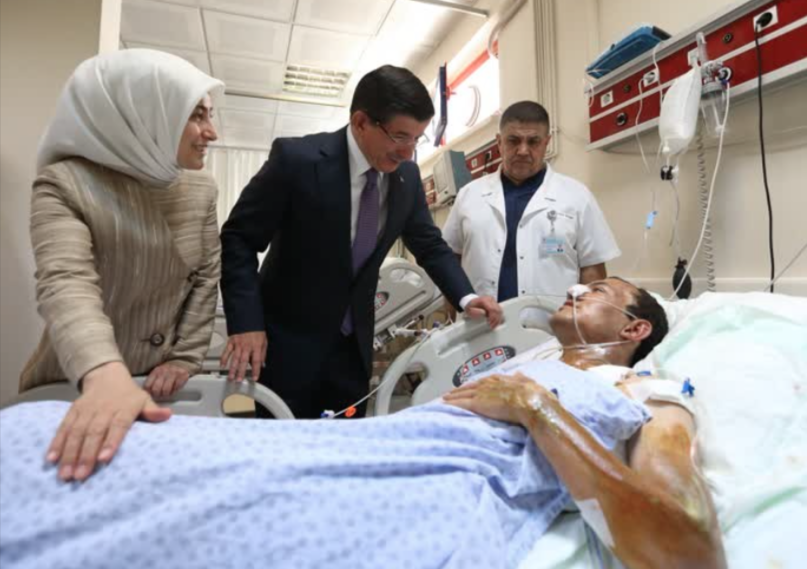 Davutoğlu Suruç’taki patlamada yaralananları ziyaret etti