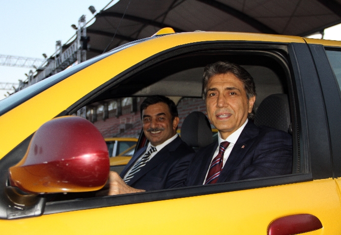 Erdoğan, video konferansla taksicileri iftarda selamladı