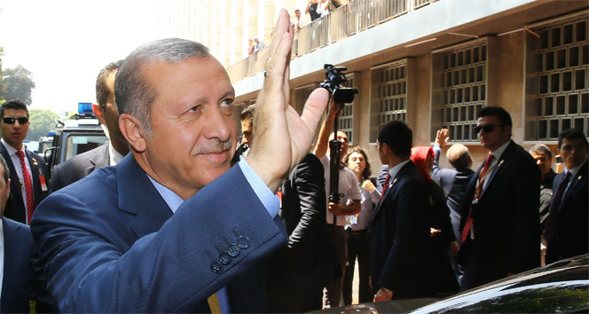 Erdoğan Endonezya'da cuma namazı kıldı