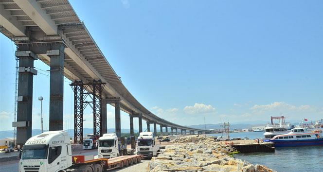Körfez Geçiş Köprüsü'nde en ağır parçanın montajı tamamlandı