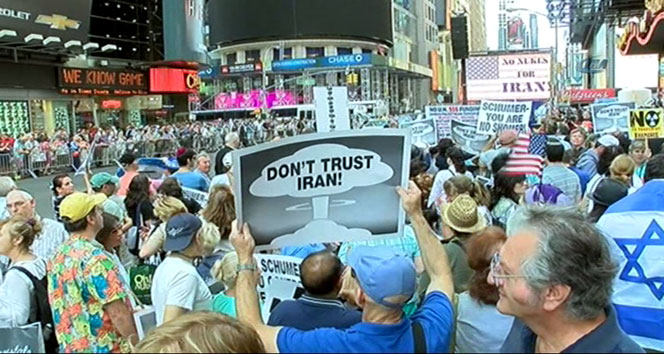 Nükleer anlaşma Times Meydanı’nda protesto edildi