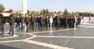 Genelkurmay Başkanı Akar, Devlet Mezarlığı’nı ziyaret etti