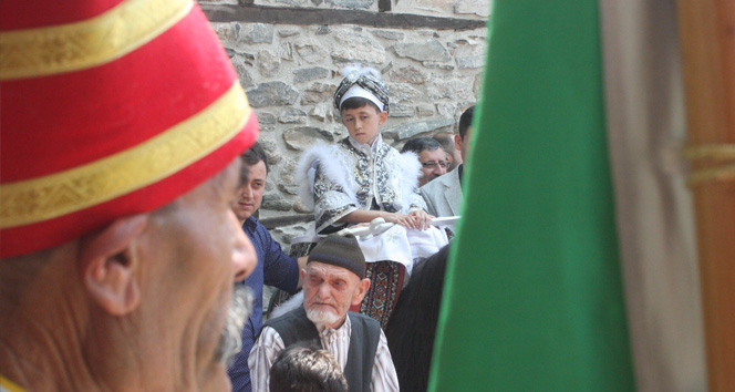 Osmanlı köyünde 7 yüz yıllık sünnet düğünü