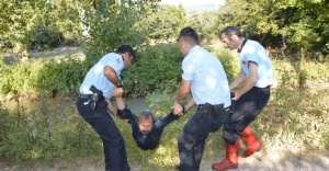 Boğulmaktan polis kurtardı