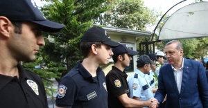 Cumhurbaşkanı polislerle bayramlaştı