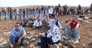 HDP’liler çark etti: Oturma eylemi başlattılar !