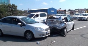 İstanbul’da çifte kaza: 18 yaralı, trafik felç!