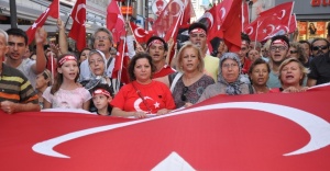 İzmir teröre karşı yürüdü